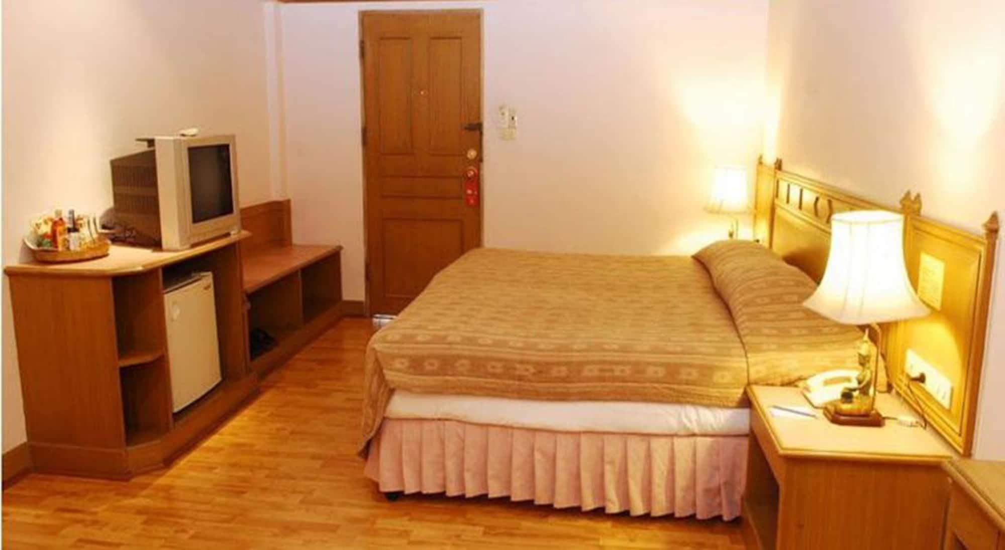 Silom Village Khách sạn