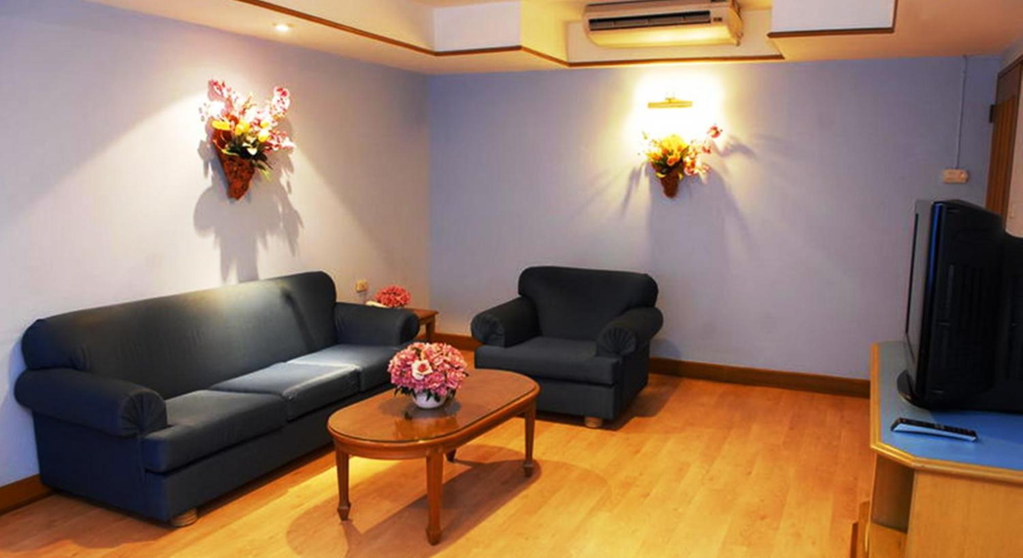 Khách sạn Silom Village Bangkok