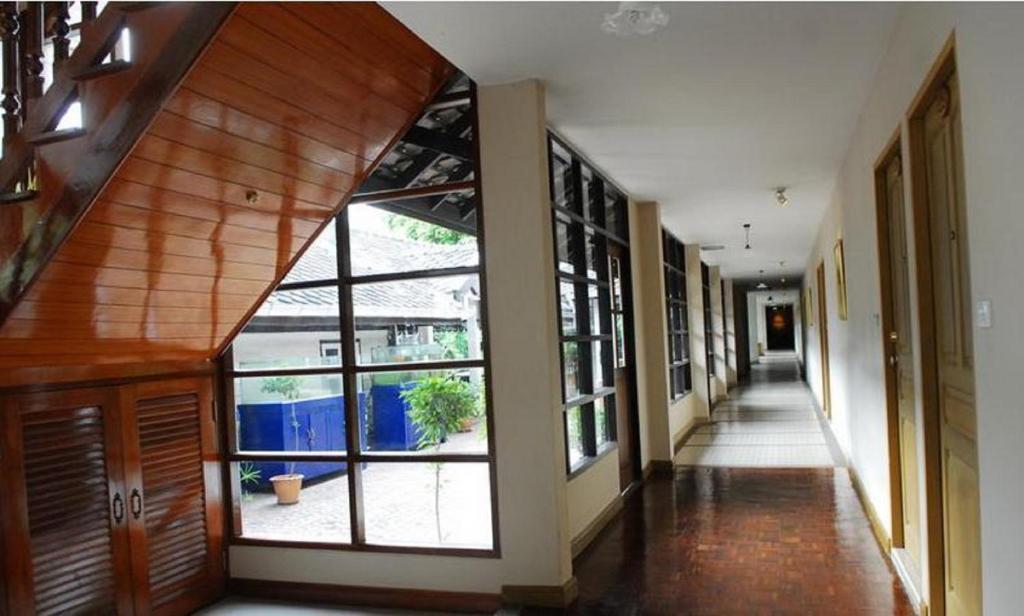 Khách sạn Silom Village