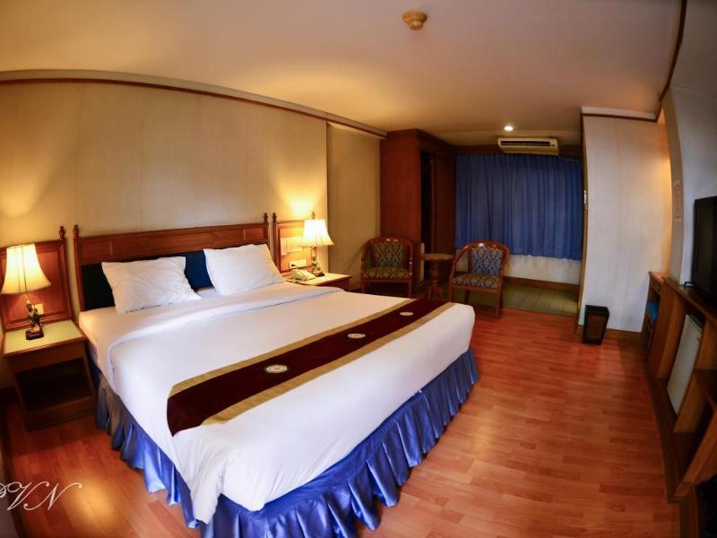 Silom Village Khách sạn