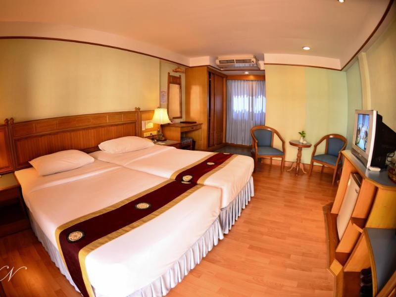 Khách sạn Silom Village 3*
