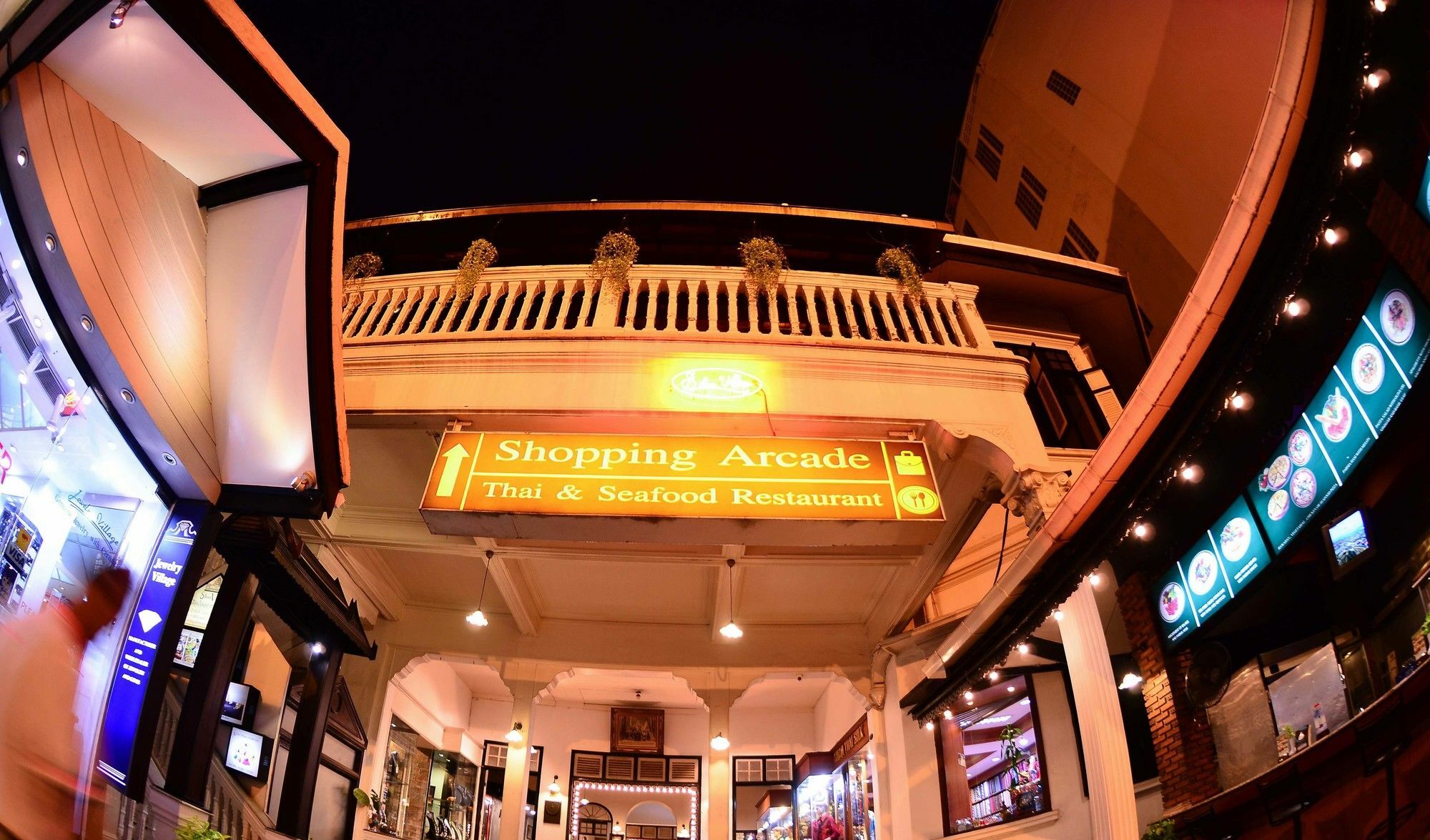 Khách sạn Silom Village 3*