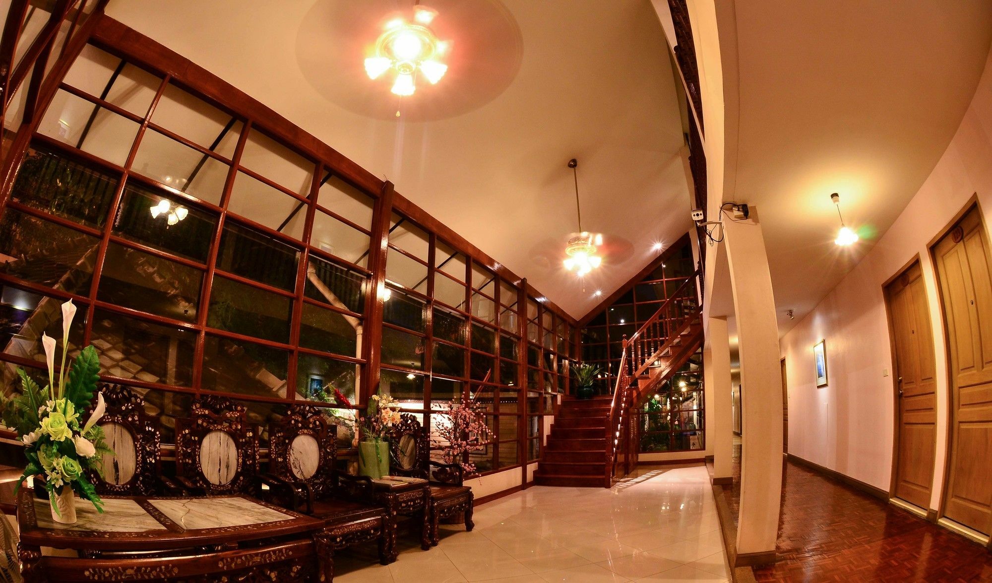 Silom Village Khách sạn 3*