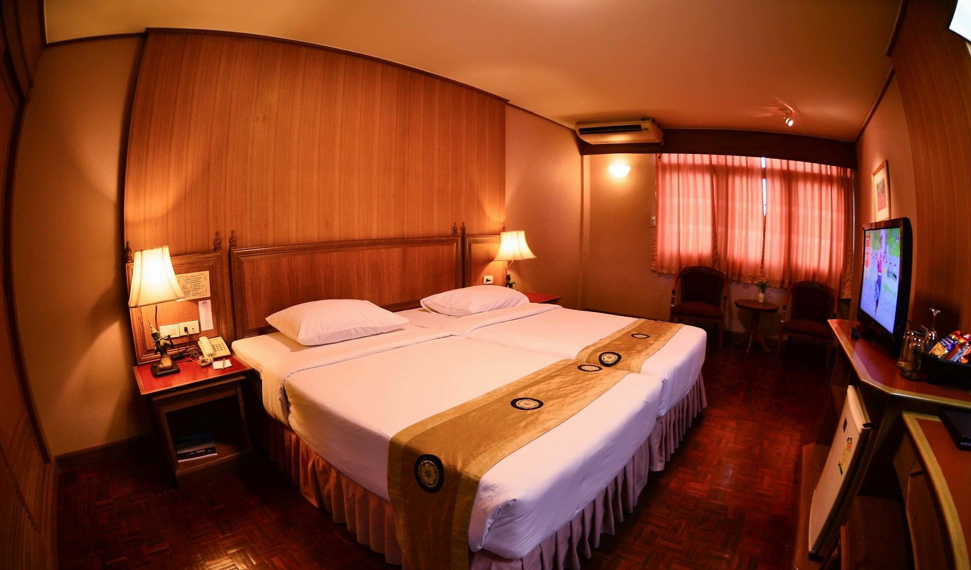 Silom Village Khách sạn