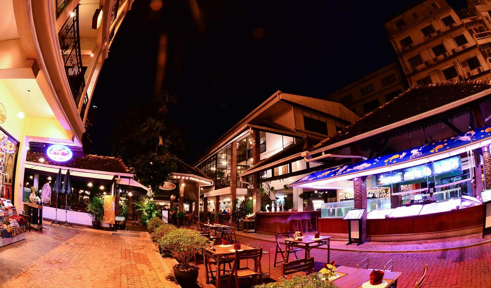 Silom Village Khách sạn