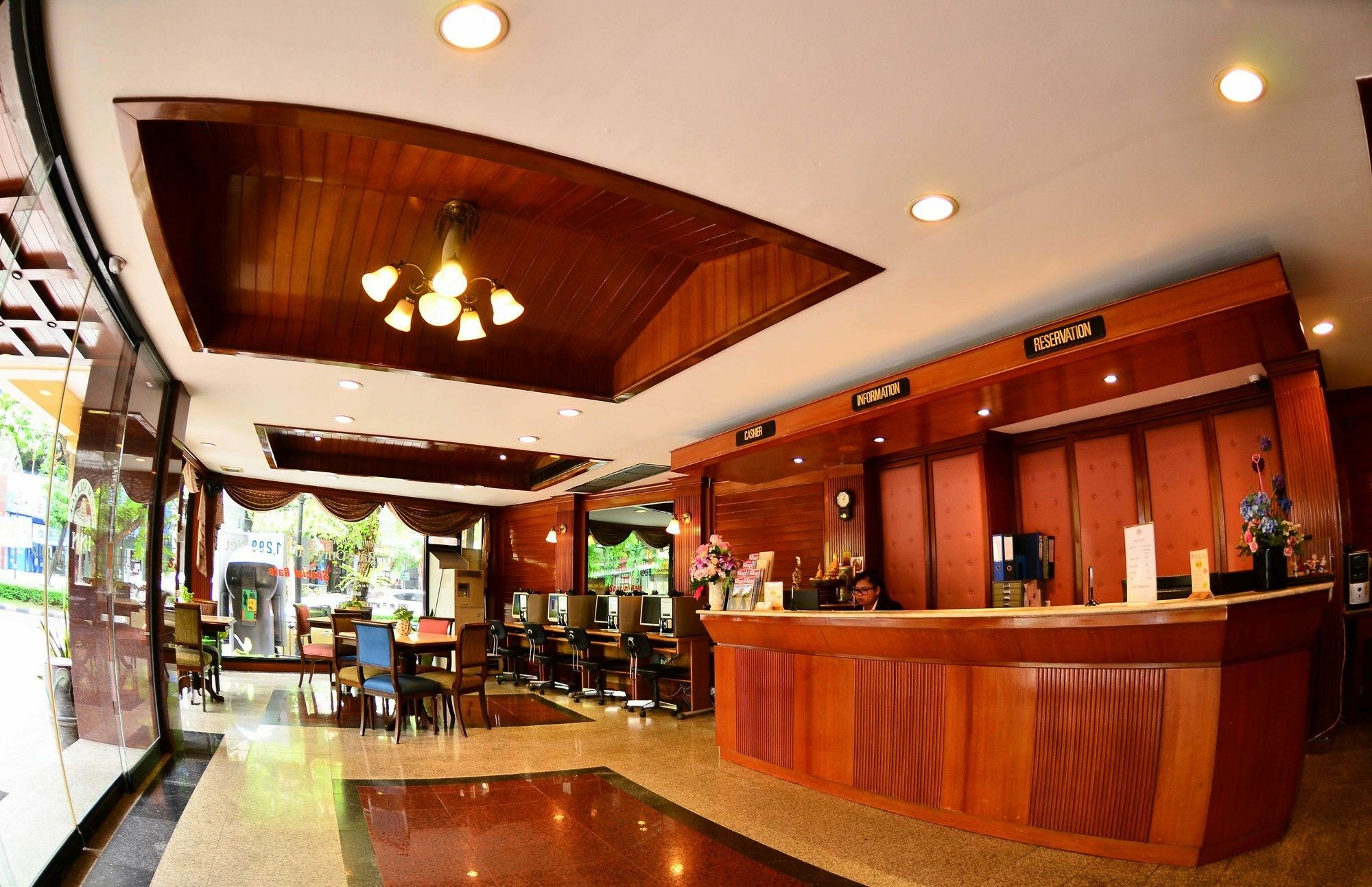 Khách sạn Silom Village